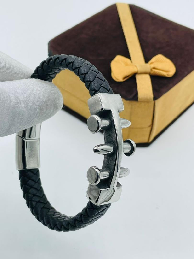 Classical leather bracelet