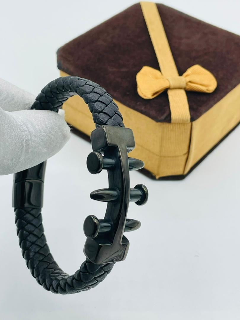 Classical leather bracelet