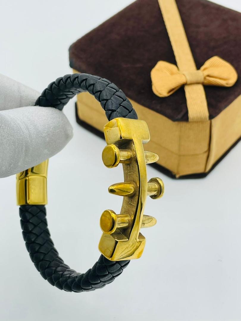 Classical leather bracelet
